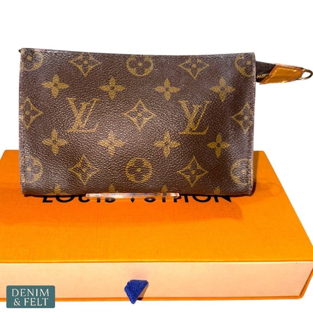 Louis Vuitton Pochette Accessoires Monogram Pouch France AR0996 Vintage 1996